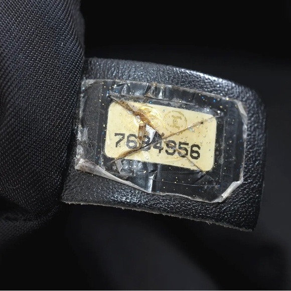 This is an authentic CHANEL New Travel Line Shoulder Tote Bag. - Picture 10 of 11